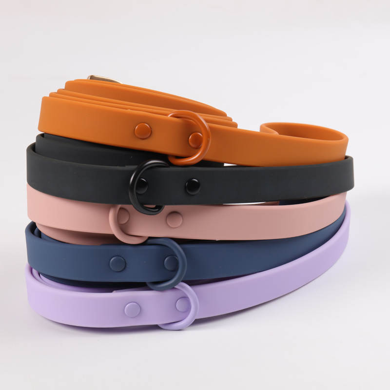 HydroFlex Collar: Stylish PVC Neckwear for Your Water-Loving Pup